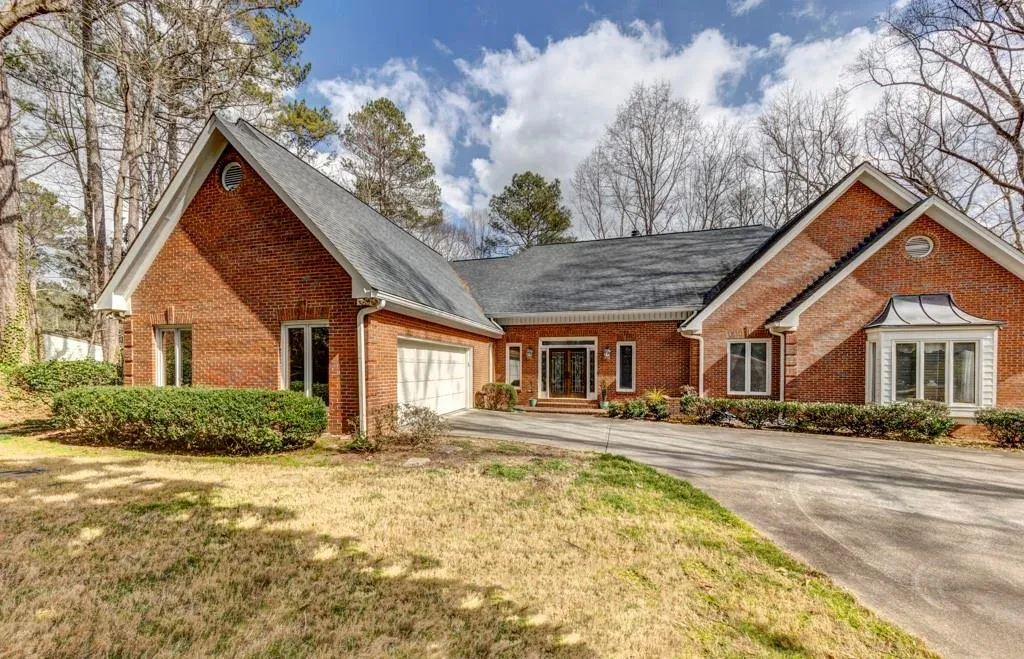 215 Gold Creek Court, Sandy Springs, Georgia 30350, 4 Bedrooms Bedrooms, ,3 BathroomsBathrooms,Residential,Sold,215 Gold Creek Court,7005035