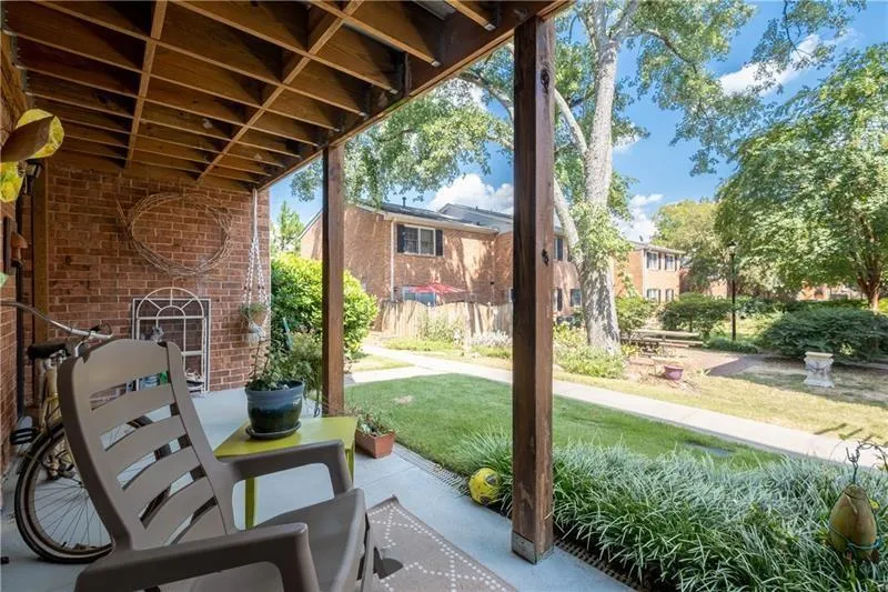 6520 Roswell Road Unit 22, Sandy Springs, Georgia 30328, 2 Bedrooms Bedrooms, ,2 BathroomsBathrooms,Residential,Sold,6520 Roswell Road Unit 22,7148197