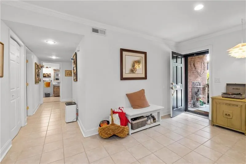 6520 Roswell Road Unit 22, Sandy Springs, Georgia 30328, 2 Bedrooms Bedrooms, ,2 BathroomsBathrooms,Residential,Sold,6520 Roswell Road Unit 22,7148197