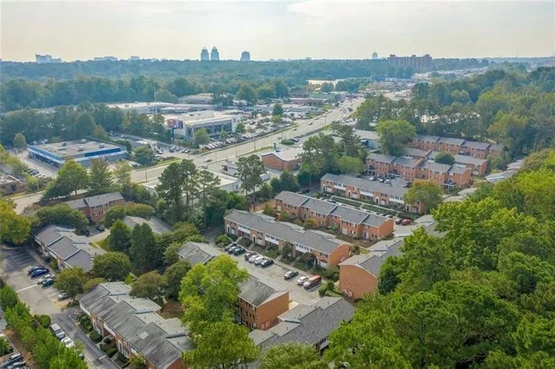 6520 Roswell Road Unit 22, Sandy Springs, Georgia 30328, 2 Bedrooms Bedrooms, ,2 BathroomsBathrooms,Residential,Sold,6520 Roswell Road Unit 22,7148197