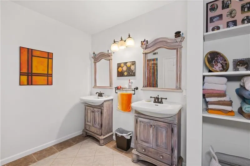 6520 Roswell Road Unit 22, Sandy Springs, Georgia 30328, 2 Bedrooms Bedrooms, ,2 BathroomsBathrooms,Residential,Sold,6520 Roswell Road Unit 22,7148197