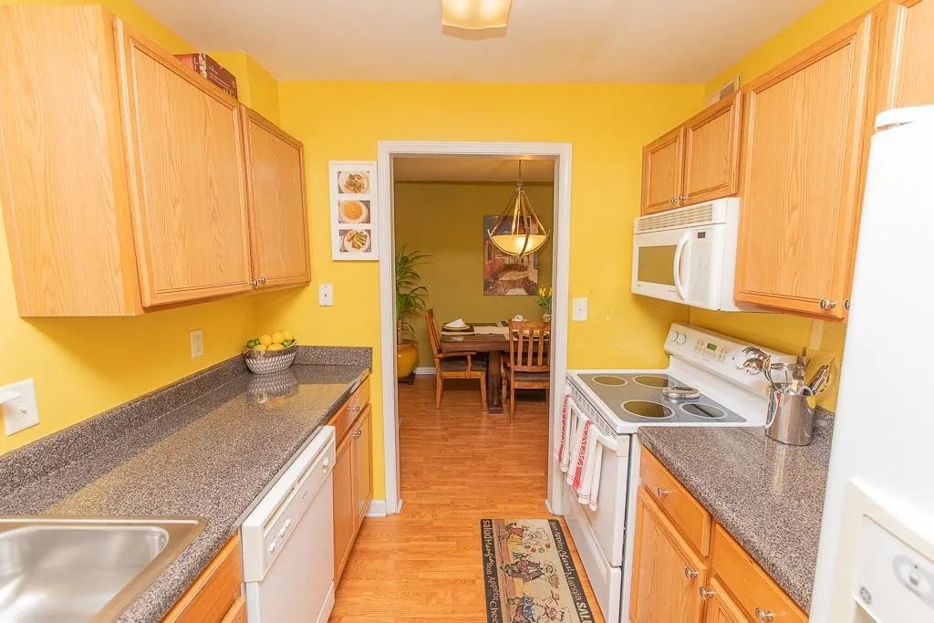 1206 Brighton Point, Sandy Springs, Georgia 30328, 2 Bedrooms Bedrooms, ,2 BathroomsBathrooms,Residential,Sold,1206 Brighton Point,6714202