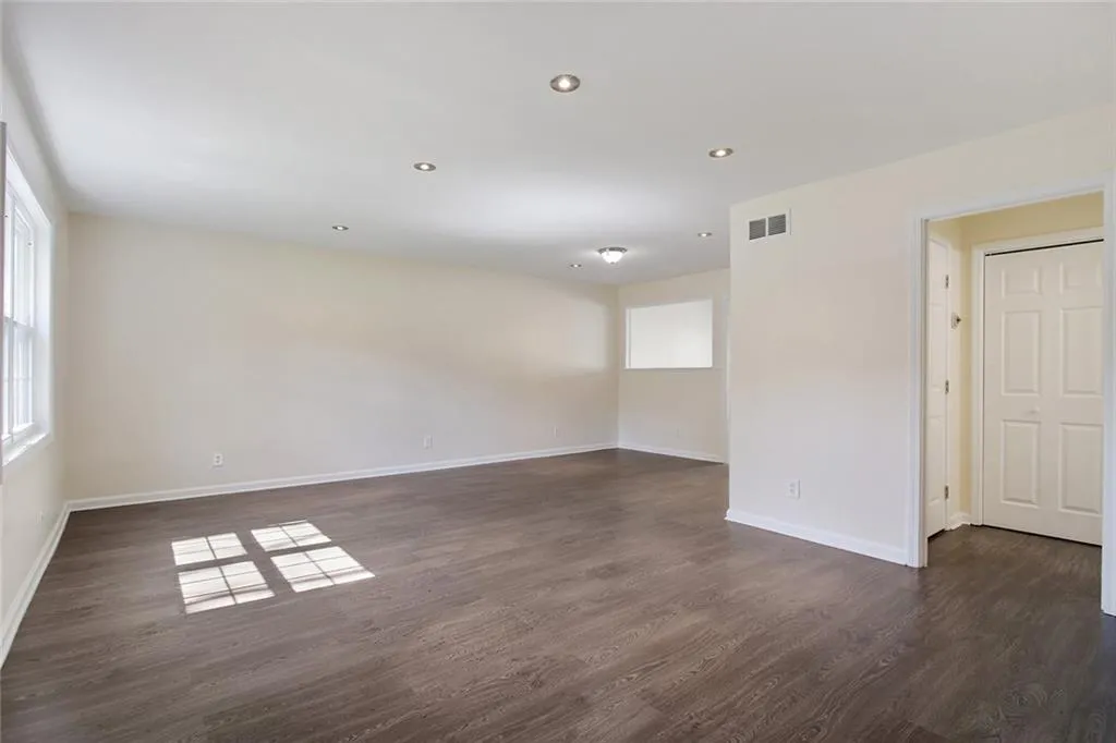 390 N River Parkway Unit A, Sandy Springs, Georgia 30350, 2 Bedrooms Bedrooms, ,2 BathroomsBathrooms,Residential,Sold,390 N River Parkway Unit A,6523361