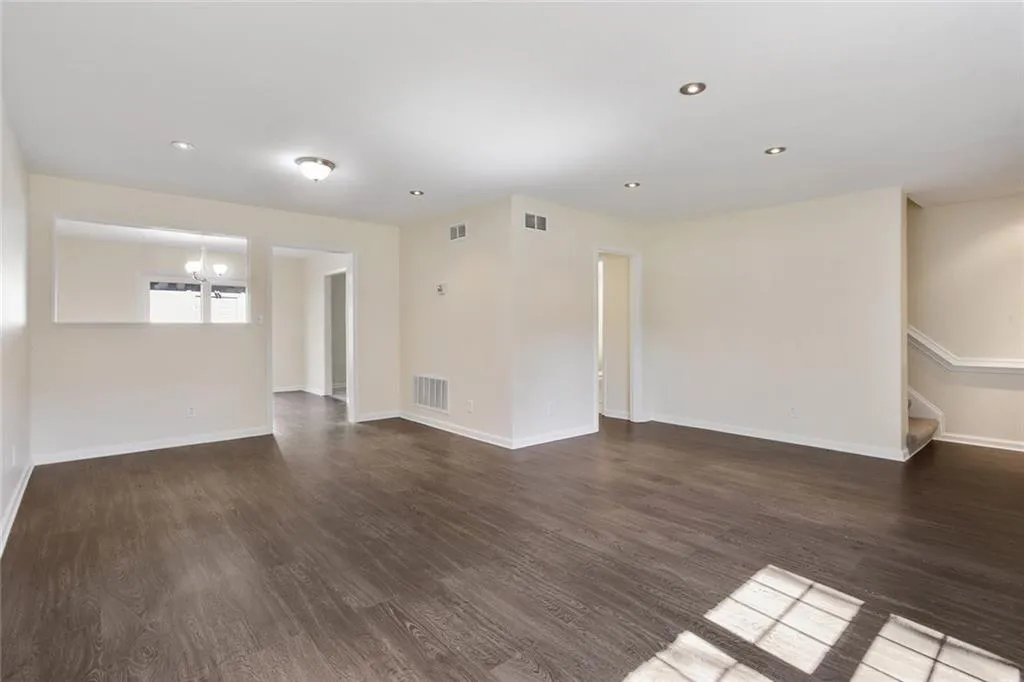 390 N River Parkway Unit A, Sandy Springs, Georgia 30350, 2 Bedrooms Bedrooms, ,2 BathroomsBathrooms,Residential,Sold,390 N River Parkway Unit A,6523361