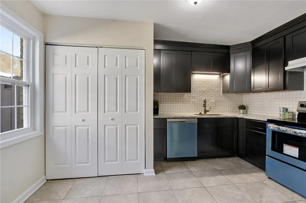 390 N River Parkway Unit A, Sandy Springs, Georgia 30350, 2 Bedrooms Bedrooms, ,2 BathroomsBathrooms,Residential,Sold,390 N River Parkway Unit A,6523361