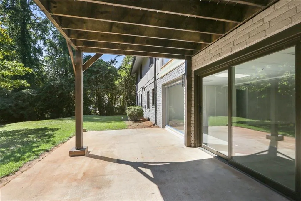 1540 Chevron Drive, Atlanta, Georgia 30350, 6 Bedrooms Bedrooms, ,4 BathroomsBathrooms,Residential,Sold,1540 Chevron Drive,6627384