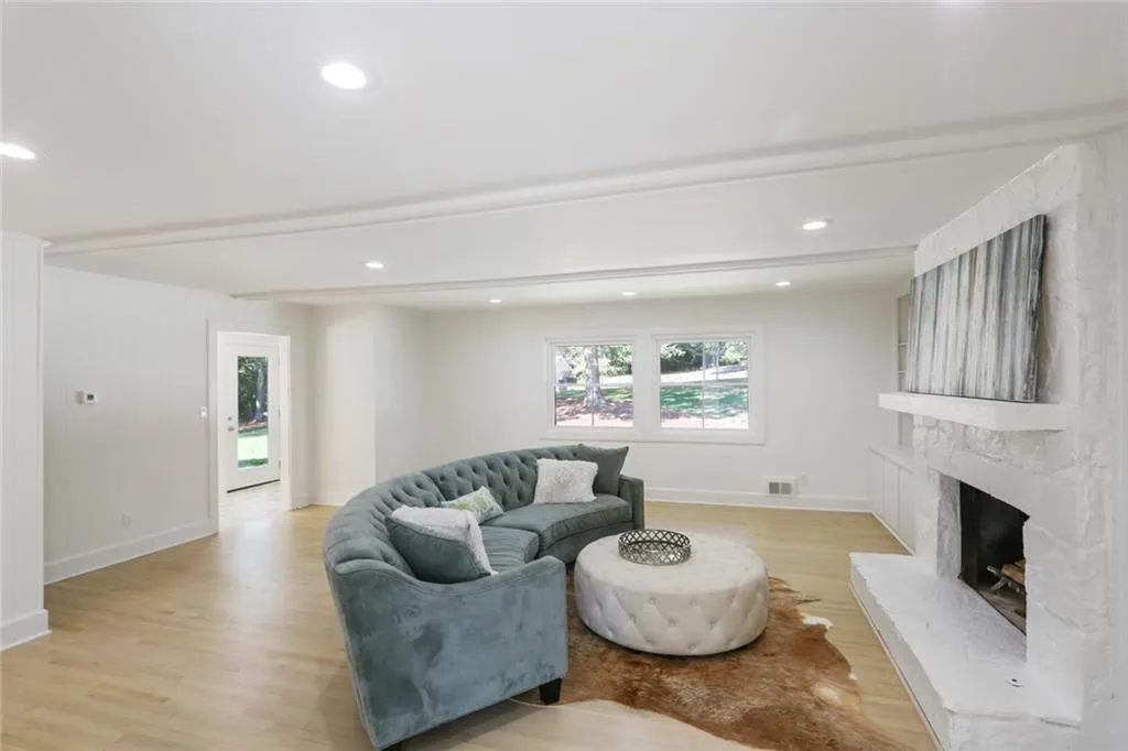 1540 Chevron Drive, Atlanta, Georgia 30350, 6 Bedrooms Bedrooms, ,4 BathroomsBathrooms,Residential,Sold,1540 Chevron Drive,6627384