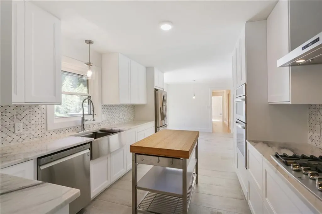 1540 Chevron Drive, Atlanta, Georgia 30350, 6 Bedrooms Bedrooms, ,4 BathroomsBathrooms,Residential,Sold,1540 Chevron Drive,6627384