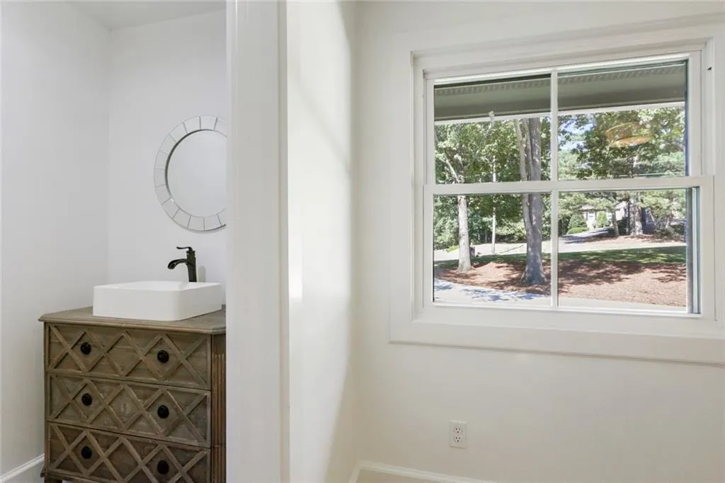 1540 Chevron Drive, Atlanta, Georgia 30350, 6 Bedrooms Bedrooms, ,4 BathroomsBathrooms,Residential,Sold,1540 Chevron Drive,6627384