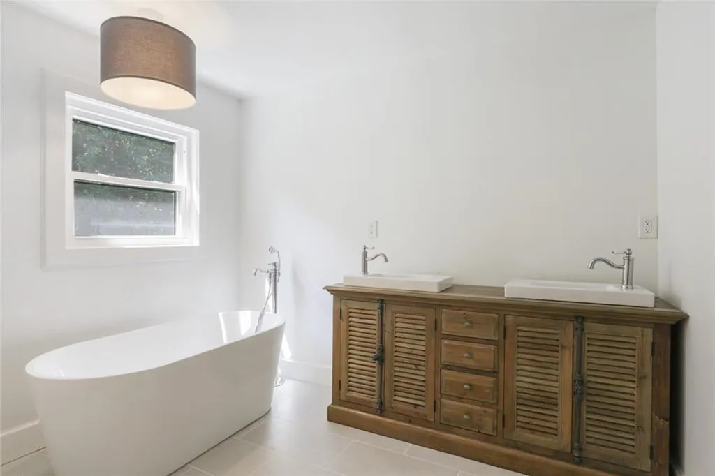 1540 Chevron Drive, Atlanta, Georgia 30350, 6 Bedrooms Bedrooms, ,4 BathroomsBathrooms,Residential,Sold,1540 Chevron Drive,6627384