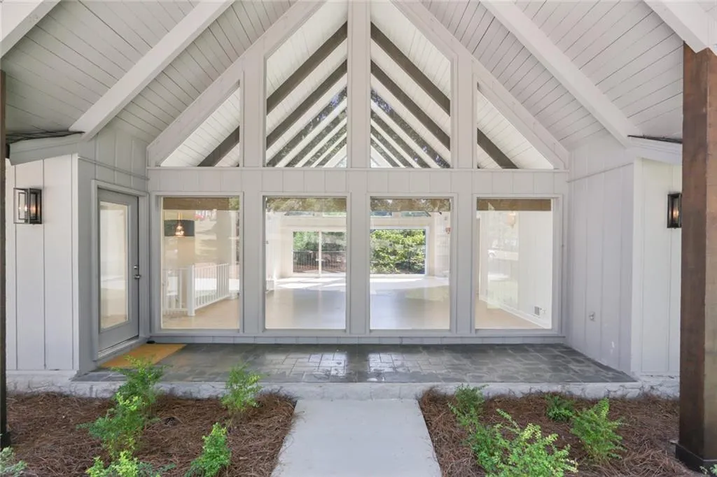 1540 Chevron Drive, Atlanta, Georgia 30350, 6 Bedrooms Bedrooms, ,4 BathroomsBathrooms,Residential,Sold,1540 Chevron Drive,6627384