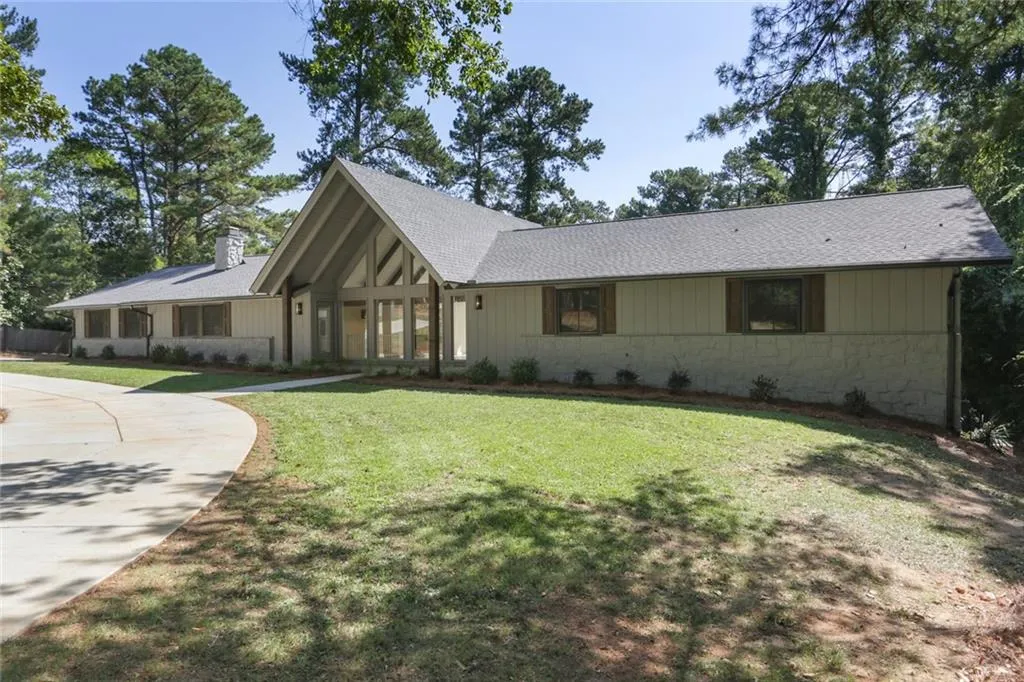 1540 Chevron Drive, Atlanta, Georgia 30350, 6 Bedrooms Bedrooms, ,4 BathroomsBathrooms,Residential,Sold,1540 Chevron Drive,6627384