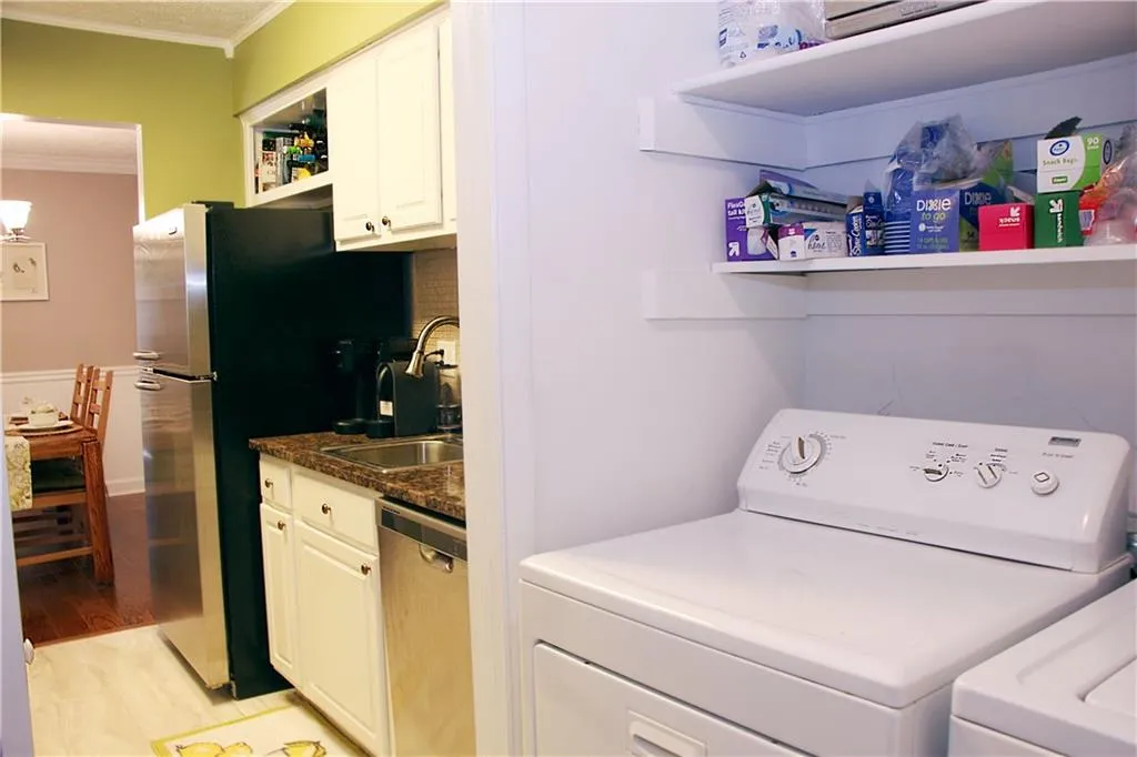 5151 Roswell Road Unit 4/51, Atlanta, Georgia 30342, 2 Bedrooms Bedrooms, ,2 BathroomsBathrooms,Residential,Sold,5151 Roswell Road Unit 4/51,5818539