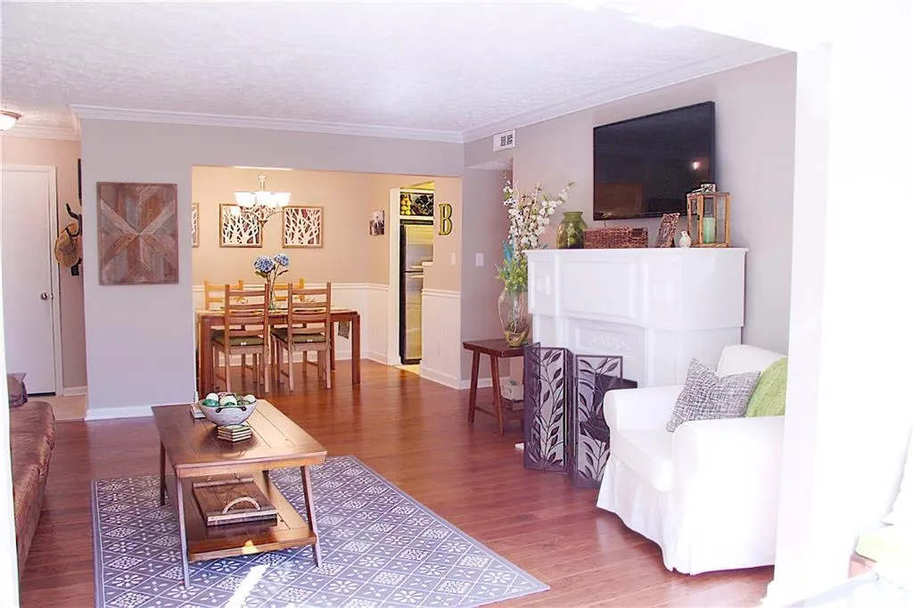 5151 Roswell Road Unit 4/51, Atlanta, Georgia 30342, 2 Bedrooms Bedrooms, ,2 BathroomsBathrooms,Residential,Sold,5151 Roswell Road Unit 4/51,5818539