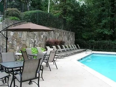 5151 Roswell Road Unit 4/51, Atlanta, Georgia 30342, 2 Bedrooms Bedrooms, ,2 BathroomsBathrooms,Residential,Sold,5151 Roswell Road Unit 4/51,5818539
