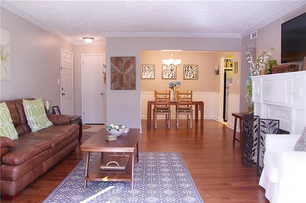 5151 Roswell Road Unit 4/51, Atlanta, Georgia 30342, 2 Bedrooms Bedrooms, ,2 BathroomsBathrooms,Residential,Sold,5151 Roswell Road Unit 4/51,5818539