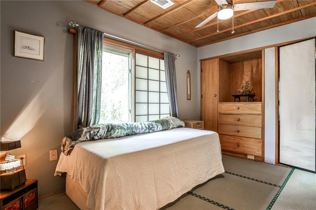 Guest bedroom