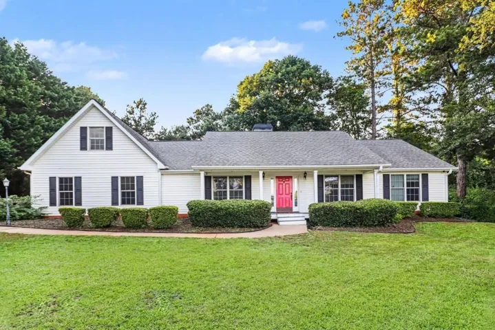 Welcome Home at Hidden Lakes Court