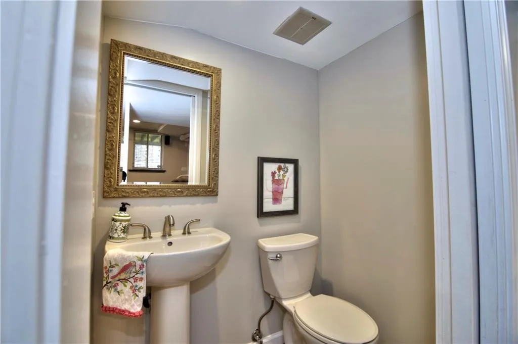 420 Colewood Way, Atlanta, Georgia 30328, 4 Bedrooms Bedrooms, ,3 BathroomsBathrooms,Residential,Sold,420 Colewood Way,5812307