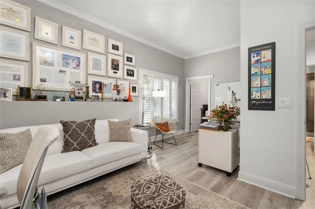 Terrace level bedroom/office Terrace level bedroom/office