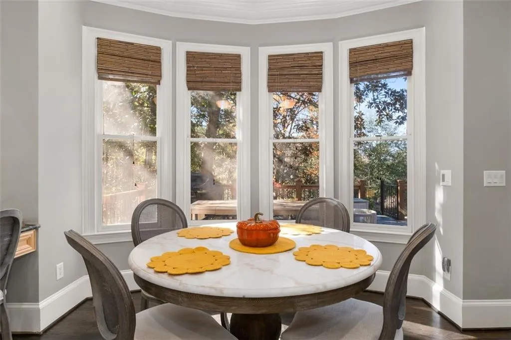 Breakfast area Breakfast area