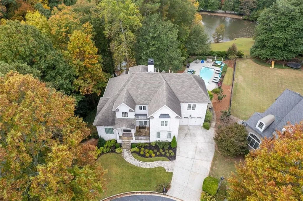 795 Lake Summit Drive, Atlanta, Georgia 30342, 5 Bedrooms Bedrooms, ,4 BathroomsBathrooms,Residential,Sold,795 Lake Summit Drive,7490732