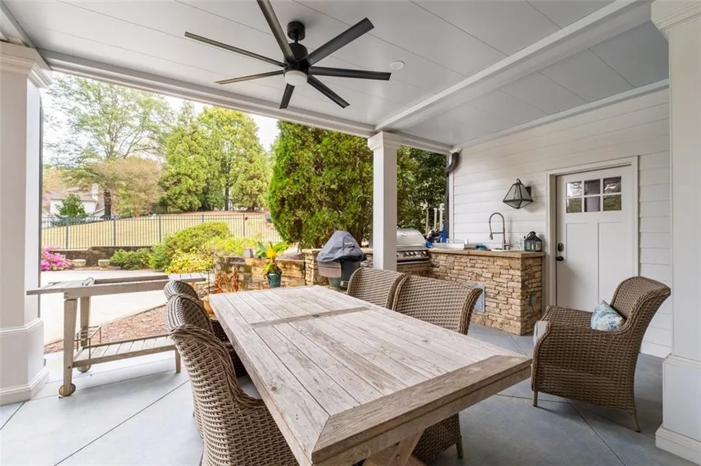 Outdoor kitchen with all the bells and whistles Outdoor kitchen with all the bells and whistles