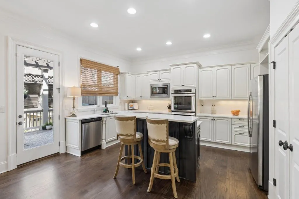 3585 Roxboro Road Ne Unit 6, Atlanta, Georgia 30326, 4 Bedrooms Bedrooms, 0 ,4 BathroomsBathrooms,Residential,For Sale,3585 Roxboro Road Ne Unit 6,7740938