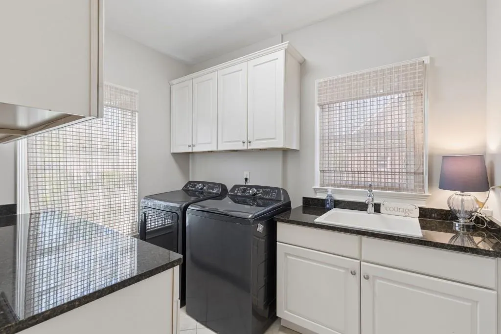 3585 Roxboro Road Ne Unit 6, Atlanta, Georgia 30326, 4 Bedrooms Bedrooms, 0 ,4 BathroomsBathrooms,Residential,For Sale,3585 Roxboro Road Ne Unit 6,7740938