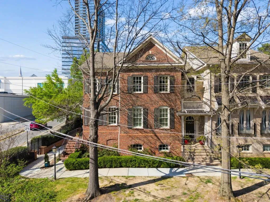 3585 Roxboro Road Ne Unit 6, Atlanta, Georgia 30326, 4 Bedrooms Bedrooms, 0 ,4 BathroomsBathrooms,Residential,For Sale,3585 Roxboro Road Ne Unit 6,7740938