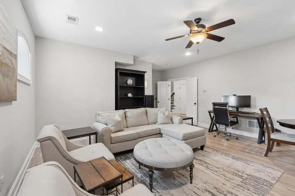 3585 Roxboro Road Ne Unit 6, Atlanta, Georgia 30326, 4 Bedrooms Bedrooms, 0 ,4 BathroomsBathrooms,Residential,For Sale,3585 Roxboro Road Ne Unit 6,7740938