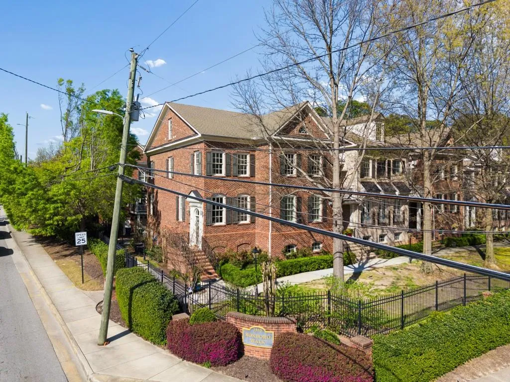 3585 Roxboro Road Ne Unit 6, Atlanta, Georgia 30326, 4 Bedrooms Bedrooms, 0 ,4 BathroomsBathrooms,Residential,For Sale,3585 Roxboro Road Ne Unit 6,7740938