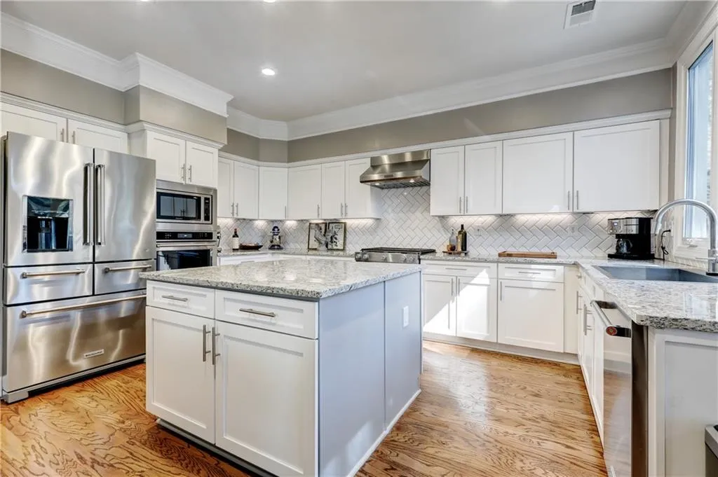 715 Glenridge Close Drive, Sandy Springs, Georgia 30328, 4 Bedrooms Bedrooms, ,2 BathroomsBathrooms,Residential,Sold,715 Glenridge Close Drive,6845986