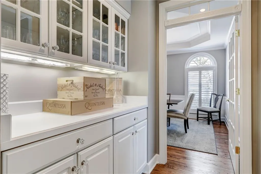 715 Glenridge Close Drive, Sandy Springs, Georgia 30328, 4 Bedrooms Bedrooms, ,2 BathroomsBathrooms,Residential,Sold,715 Glenridge Close Drive,6845986