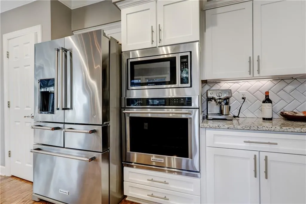 715 Glenridge Close Drive, Sandy Springs, Georgia 30328, 4 Bedrooms Bedrooms, ,2 BathroomsBathrooms,Residential,Sold,715 Glenridge Close Drive,6845986