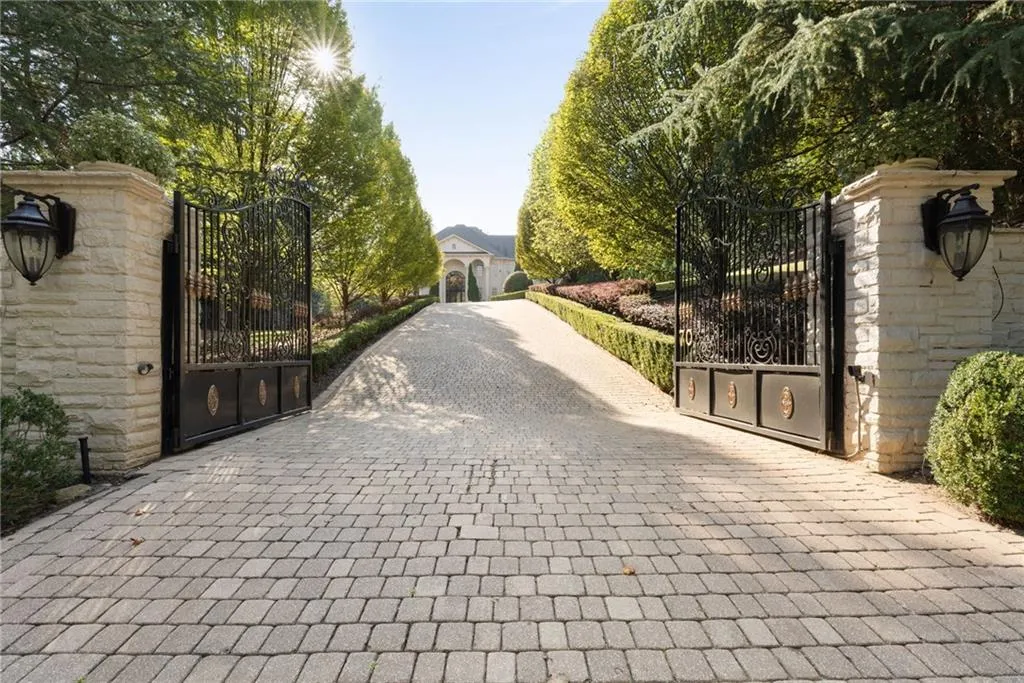 4870 Northside Drive, Atlanta, Georgia 30327, 7 Bedrooms Bedrooms, ,8 BathroomsBathrooms,Residential,For Sale,4870 Northside Drive,7653333