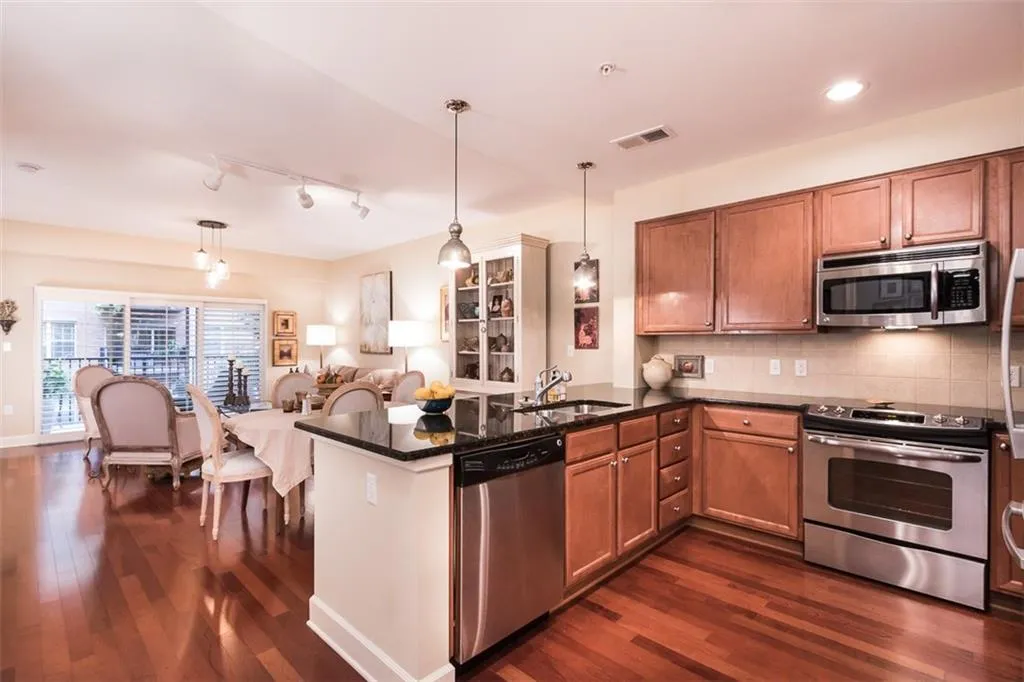 200 River Vista Drive Unit 232, Atlanta, Georgia 30339, 1 Bedroom Bedrooms, ,1 BathroomBathrooms,Residential,Sold,200 River Vista Drive Unit 232,5614374