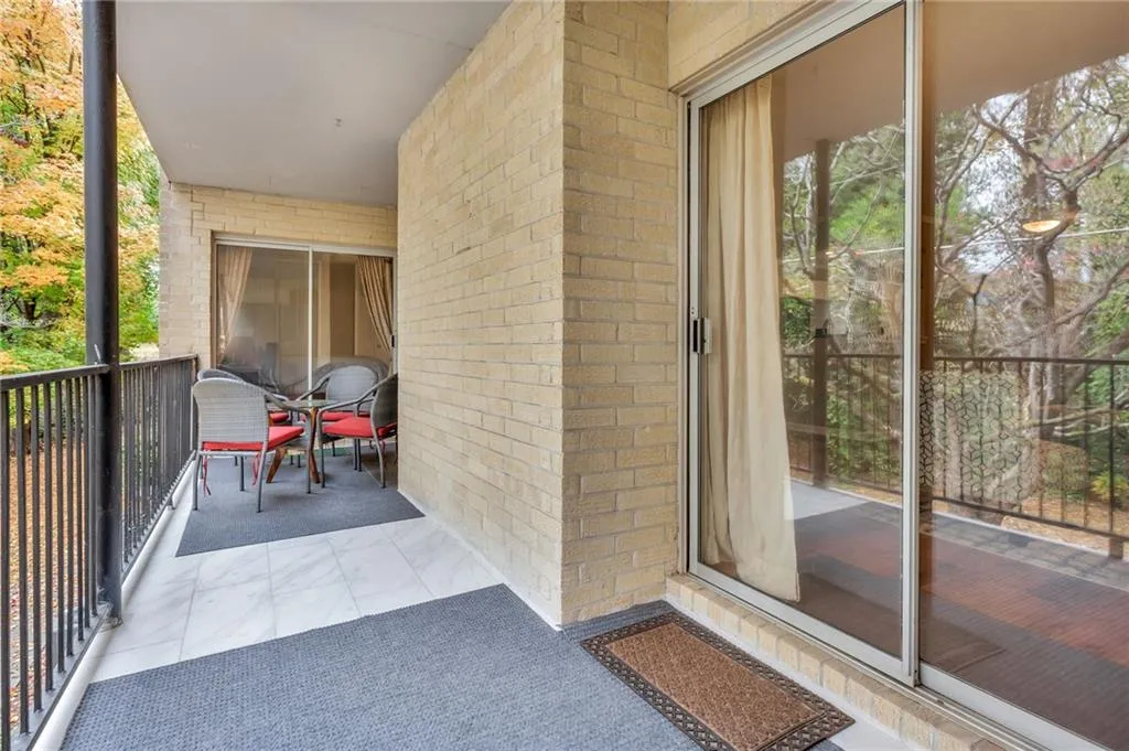 5400 Roswell Road Unit M5, Atlanta, Georgia 30342, 2 Bedrooms Bedrooms, ,2 BathroomsBathrooms,Residential,Sold,5400 Roswell Road Unit M5,7174286