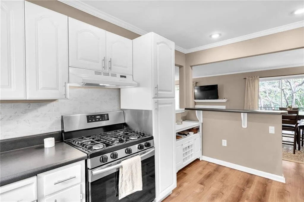 5400 Roswell Road Unit M5, Atlanta, Georgia 30342, 2 Bedrooms Bedrooms, ,2 BathroomsBathrooms,Residential,Sold,5400 Roswell Road Unit M5,7174286