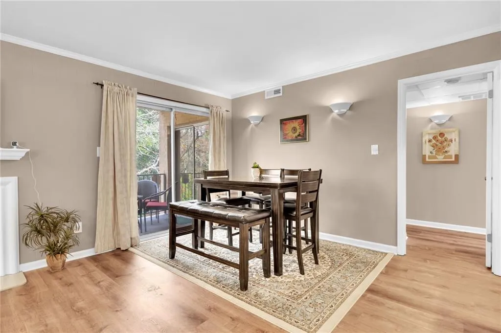 5400 Roswell Road Unit M5, Atlanta, Georgia 30342, 2 Bedrooms Bedrooms, ,2 BathroomsBathrooms,Residential,Sold,5400 Roswell Road Unit M5,7174286