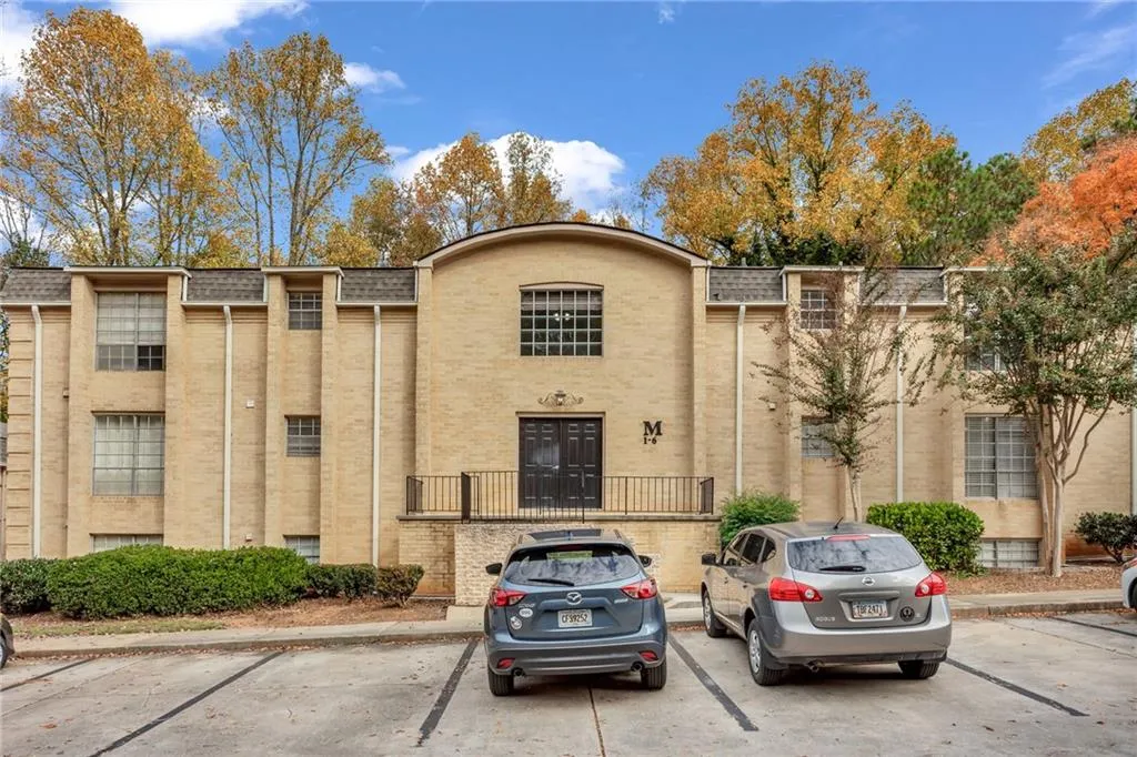 5400 Roswell Road Unit M5, Atlanta, Georgia 30342, 2 Bedrooms Bedrooms, ,2 BathroomsBathrooms,Residential,Sold,5400 Roswell Road Unit M5,7174286