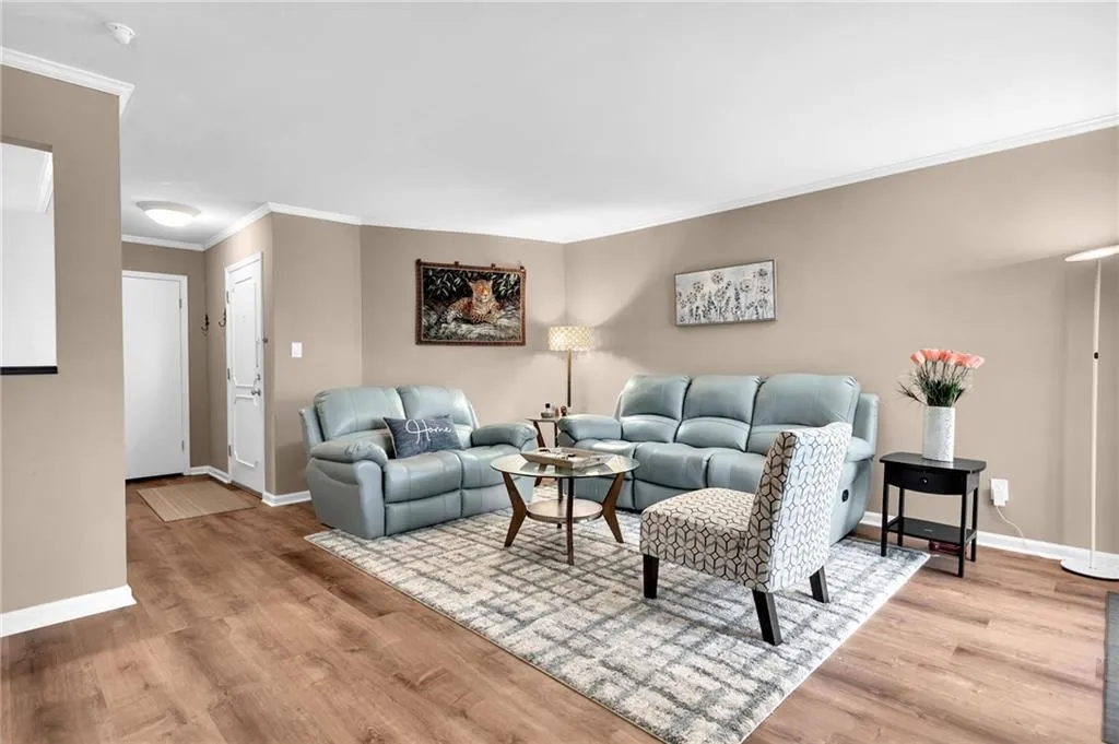 5400 Roswell Road Unit M5, Atlanta, Georgia 30342, 2 Bedrooms Bedrooms, ,2 BathroomsBathrooms,Residential,Sold,5400 Roswell Road Unit M5,7174286