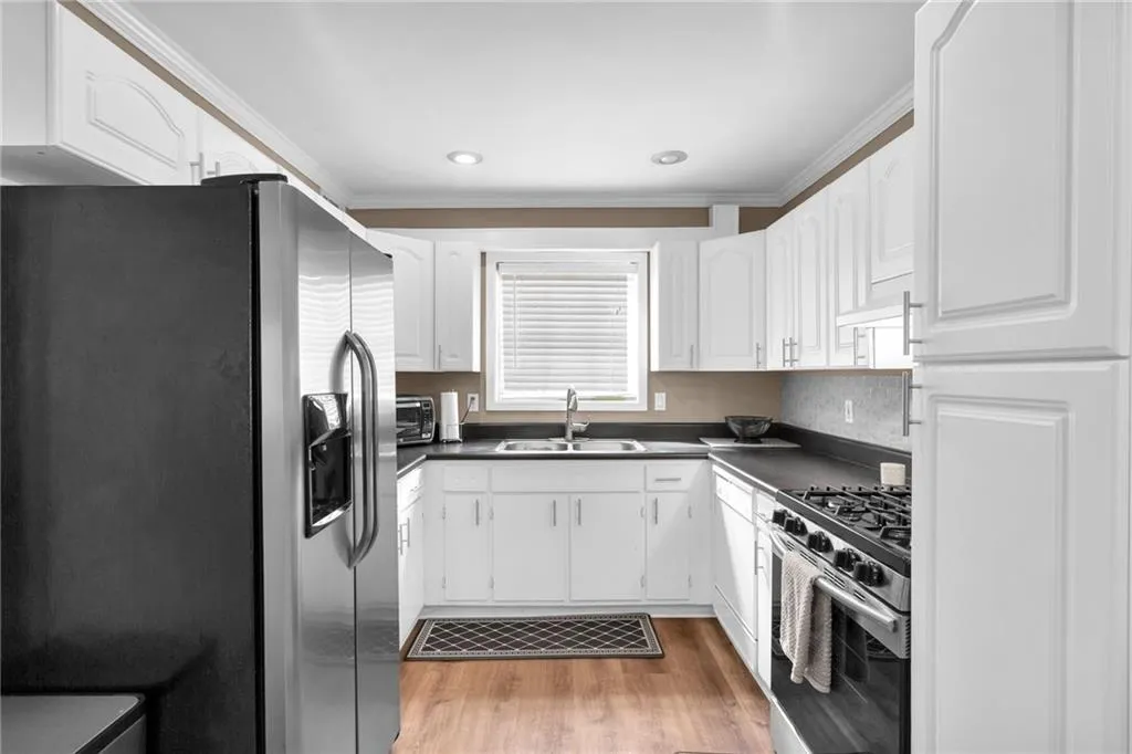 5400 Roswell Road Unit M5, Atlanta, Georgia 30342, 2 Bedrooms Bedrooms, ,2 BathroomsBathrooms,Residential,Sold,5400 Roswell Road Unit M5,7174286