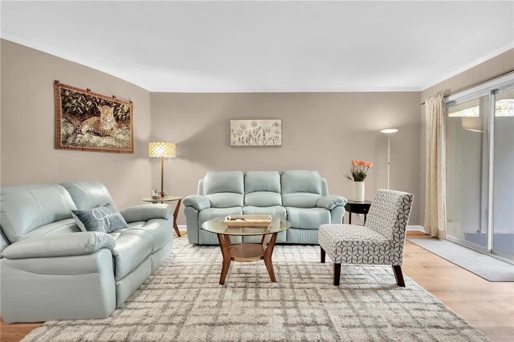 5400 Roswell Road Unit M5, Atlanta, Georgia 30342, 2 Bedrooms Bedrooms, ,2 BathroomsBathrooms,Residential,Sold,5400 Roswell Road Unit M5,7174286