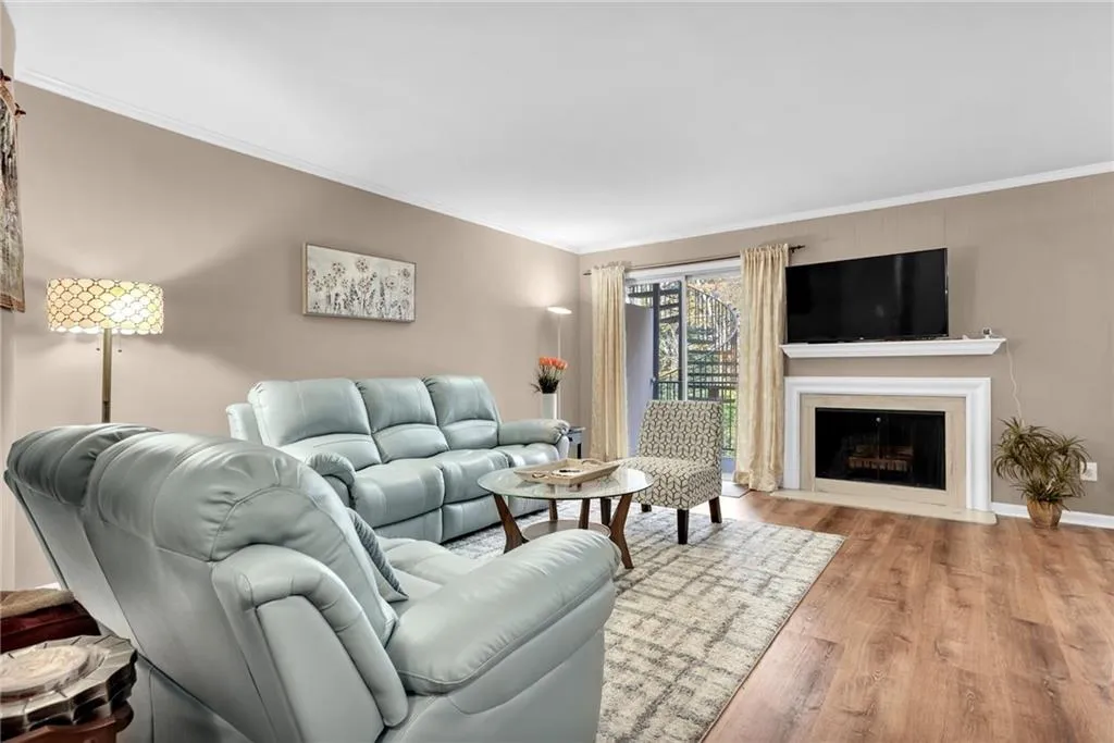 5400 Roswell Road Unit M5, Atlanta, Georgia 30342, 2 Bedrooms Bedrooms, ,2 BathroomsBathrooms,Residential,Sold,5400 Roswell Road Unit M5,7174286