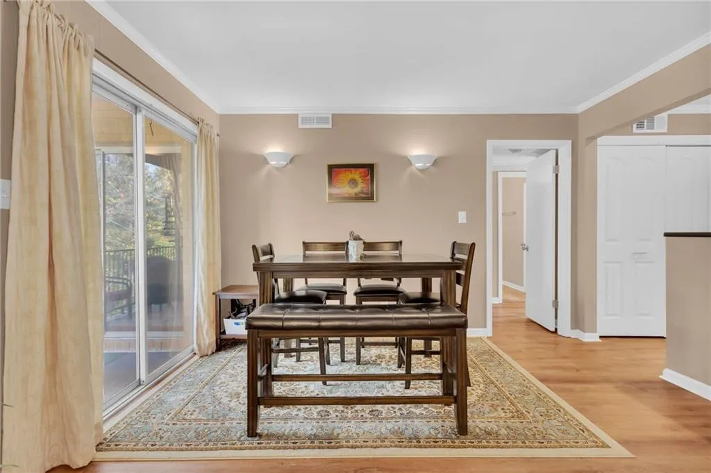 5400 Roswell Road Unit M5, Atlanta, Georgia 30342, 2 Bedrooms Bedrooms, ,2 BathroomsBathrooms,Residential,Sold,5400 Roswell Road Unit M5,7174286