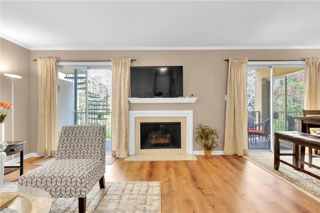 5400 Roswell Road Unit M5, Atlanta, Georgia 30342, 2 Bedrooms Bedrooms, ,2 BathroomsBathrooms,Residential,Sold,5400 Roswell Road Unit M5,7174286