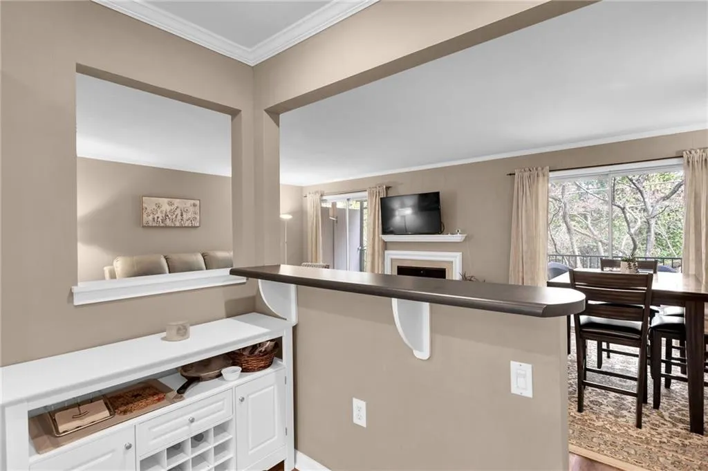 5400 Roswell Road Unit M5, Atlanta, Georgia 30342, 2 Bedrooms Bedrooms, ,2 BathroomsBathrooms,Residential,Sold,5400 Roswell Road Unit M5,7174286