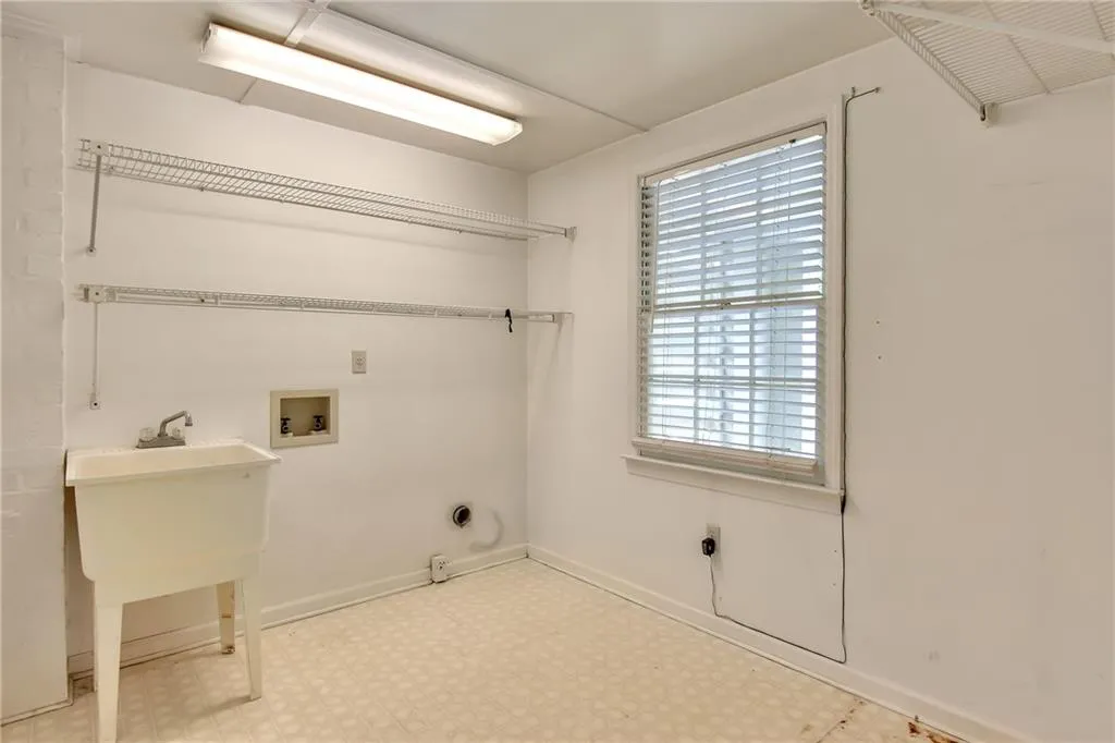 381 Pine Forest Road, Atlanta, Georgia 30342, 3 Bedrooms Bedrooms, ,2 BathroomsBathrooms,Residential,Sold,381 Pine Forest Road,6552795