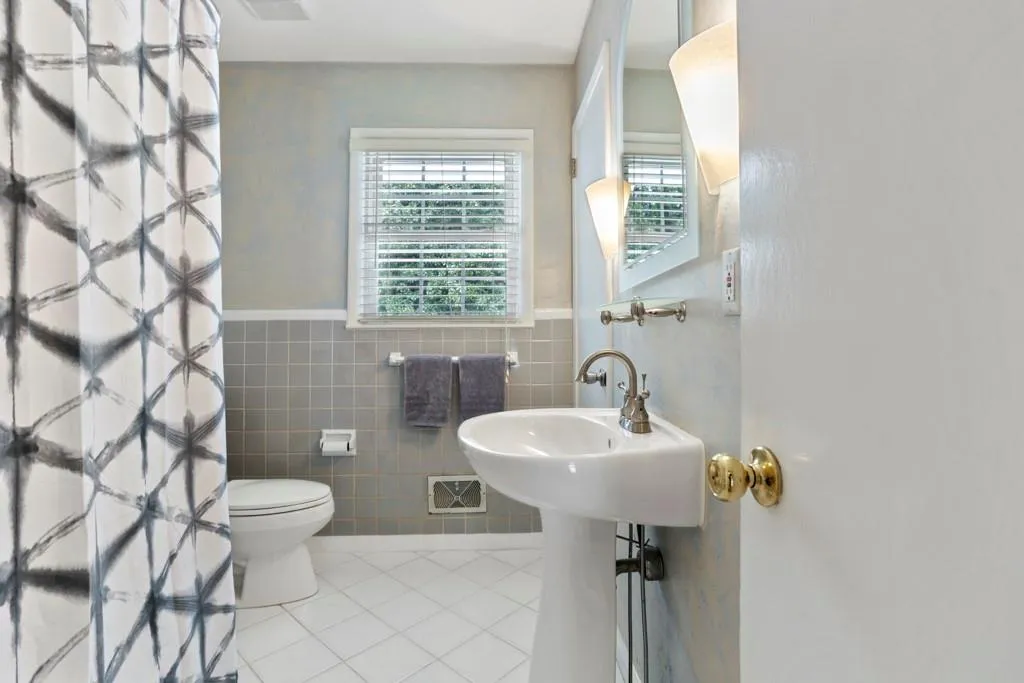 6420 Bridgewood Valley Road Nw, Sandy Springs, Georgia 30328, 3 Bedrooms Bedrooms, ,2 BathroomsBathrooms,Residential,Sold,6420 Bridgewood Valley Road Nw,6602971